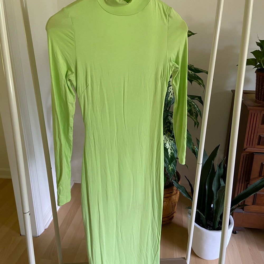 Dress - Picture 2 of 4